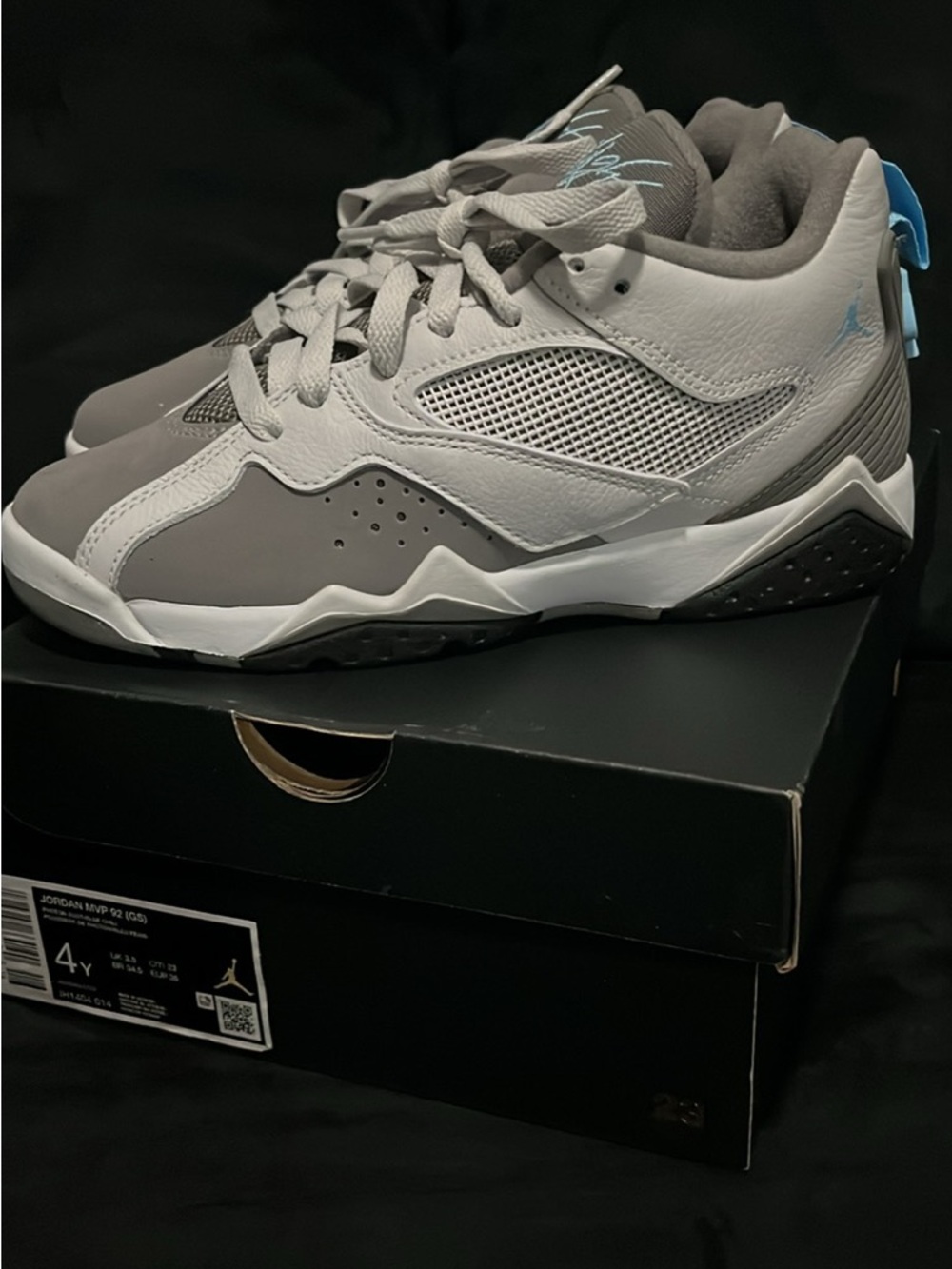 Jordan Kids' Retro Sneakers in Grey, White & Blue Accents